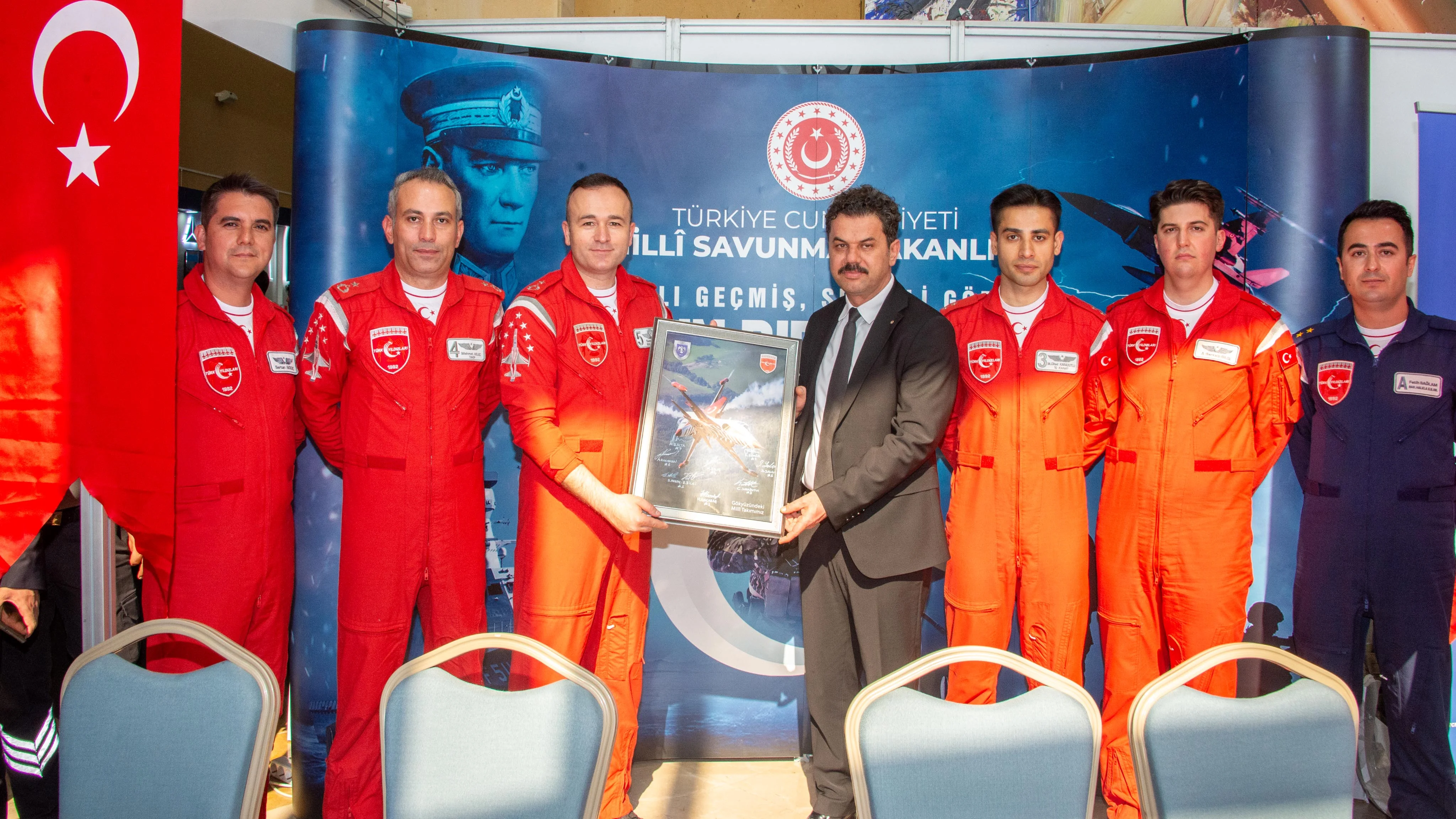 Türk Yıldızları, İKAF’26 kapsamında öğrencilerle buluştu